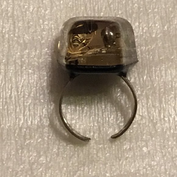 Vintage Lucite clear plastic steampunk fashion watch parts ring - Picture 4 of 16